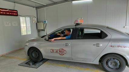 石首市市場(chǎng)監(jiān)管局加強(qiáng)民生領(lǐng)域計(jì)量監(jiān)管 開(kāi)展出租車(chē)計(jì)價(jià)器與加油器專(zhuān)項(xiàng)檢查并規(guī)范房屋租賃市場(chǎng)